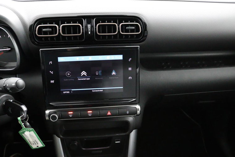 Vehicle Image 25
