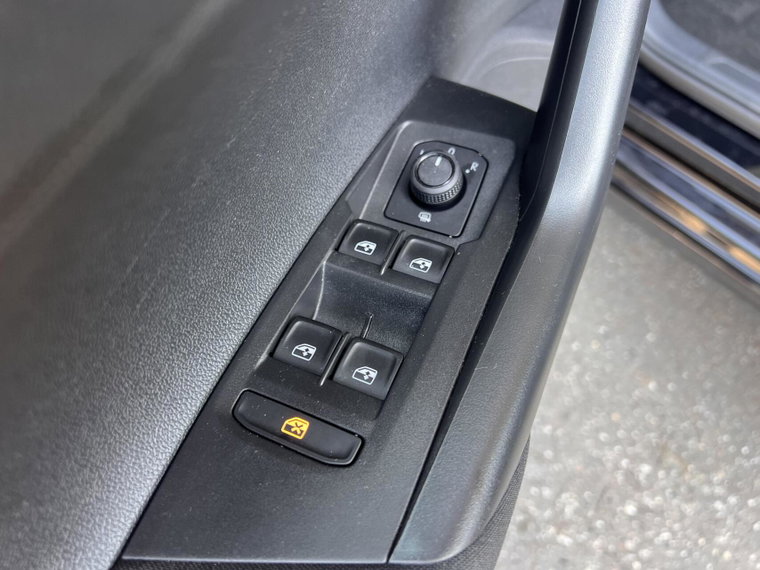 Vehicle Image 38