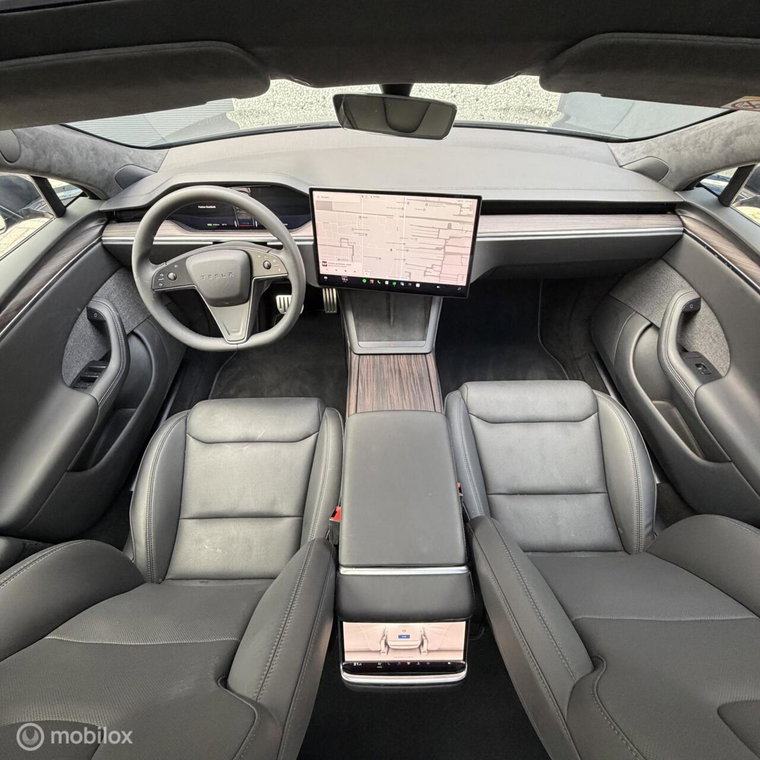 Vehicle Image 11