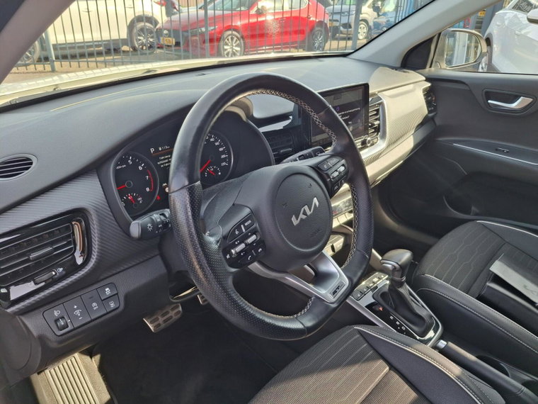 Vehicle Image 11