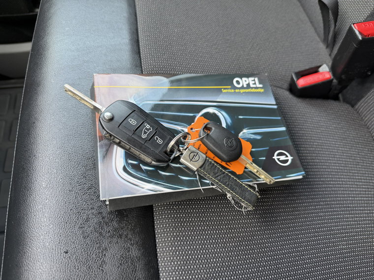 Vehicle Image 32