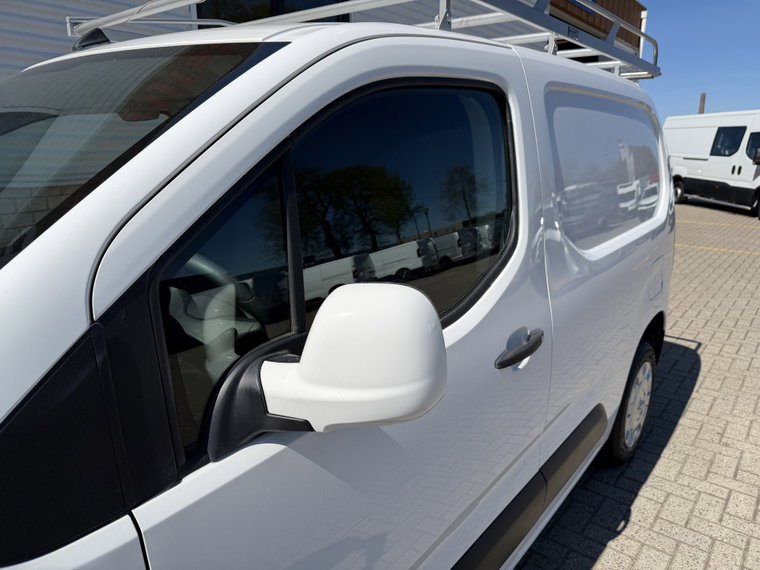 Vehicle Image 38
