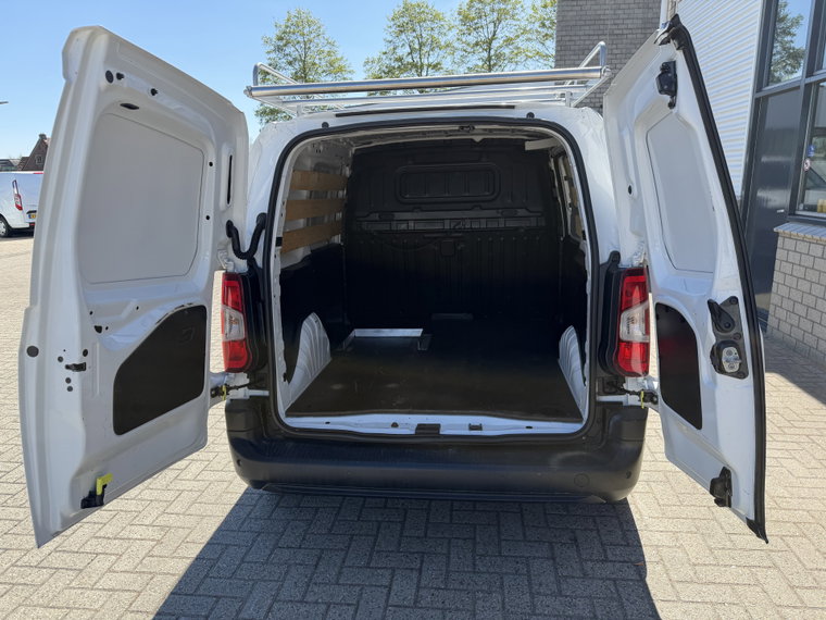 Vehicle Image 45