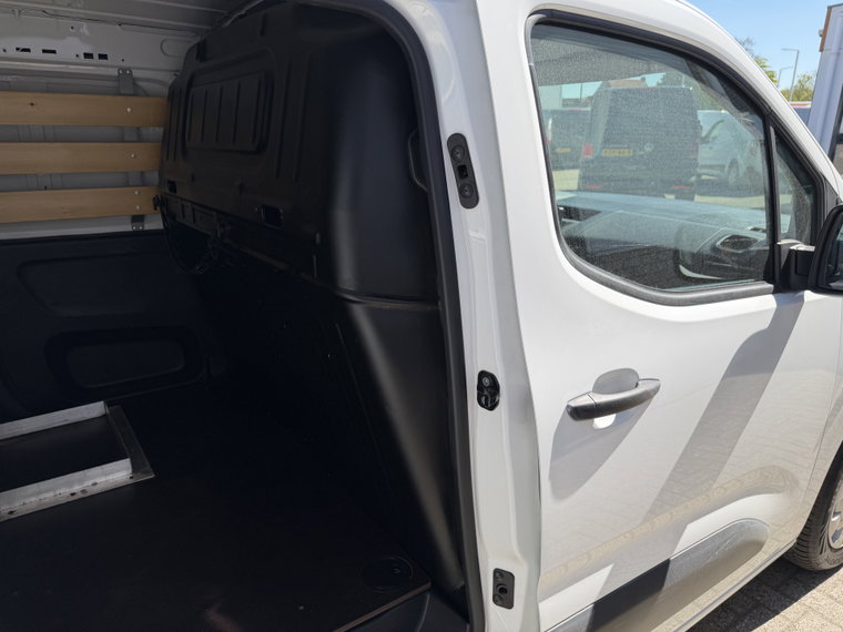 Vehicle Image 48