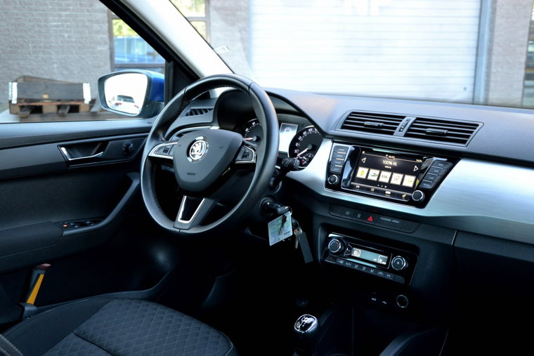 Vehicle Image 9