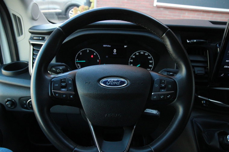Vehicle Image 23
