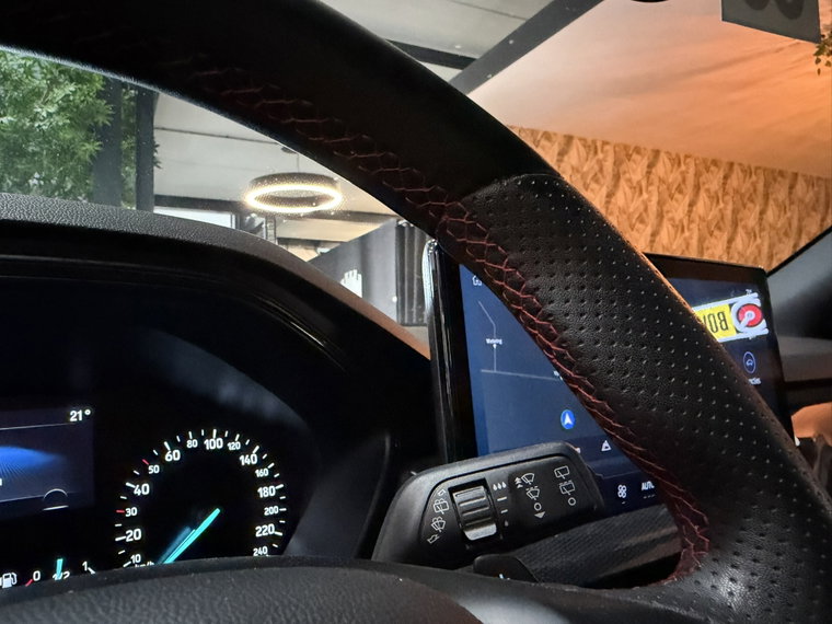 Vehicle Image 32