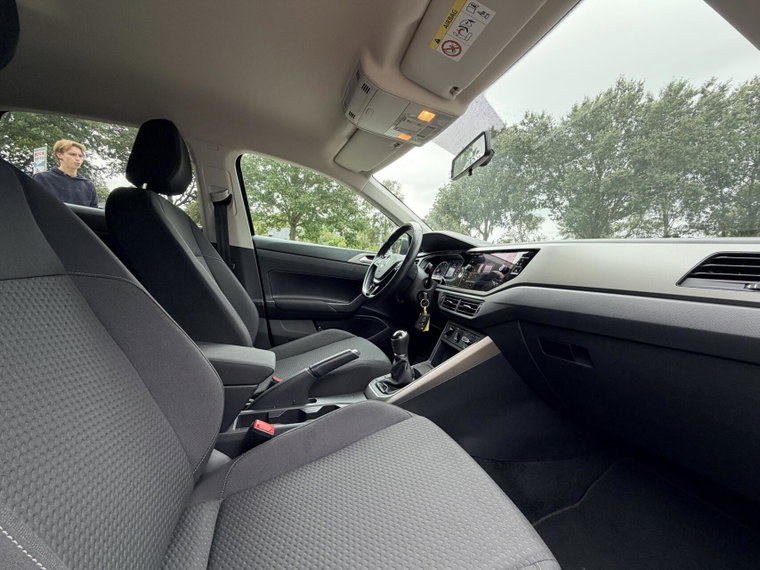 Vehicle Image 25