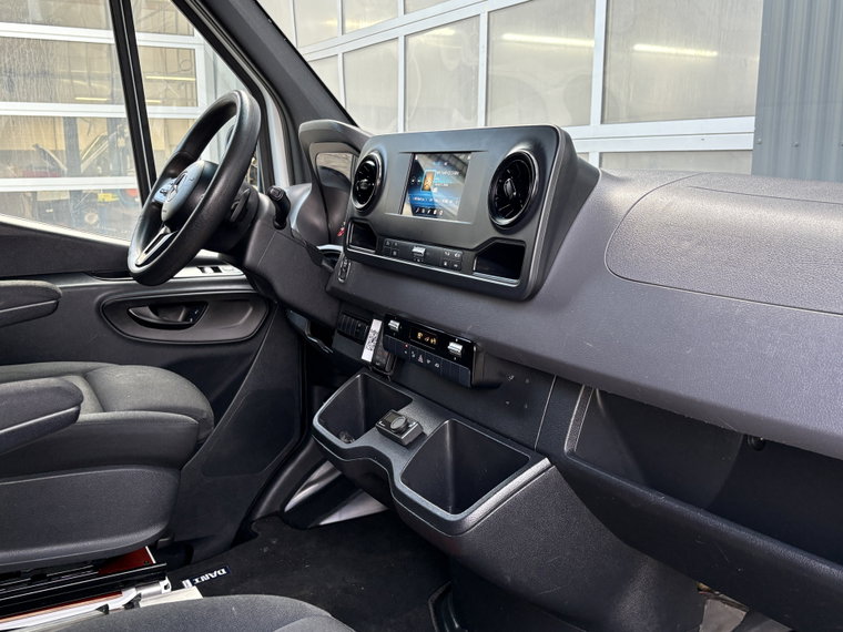 Vehicle Image 38