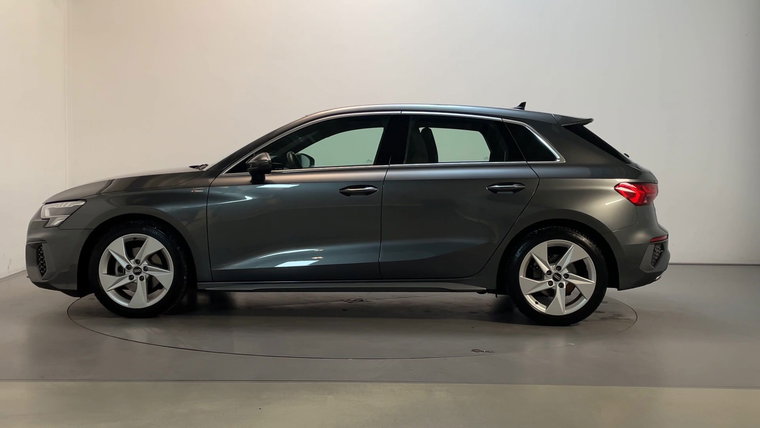 Vehicle Image 14