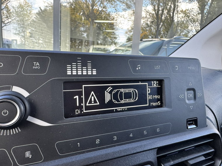 Vehicle Image 23