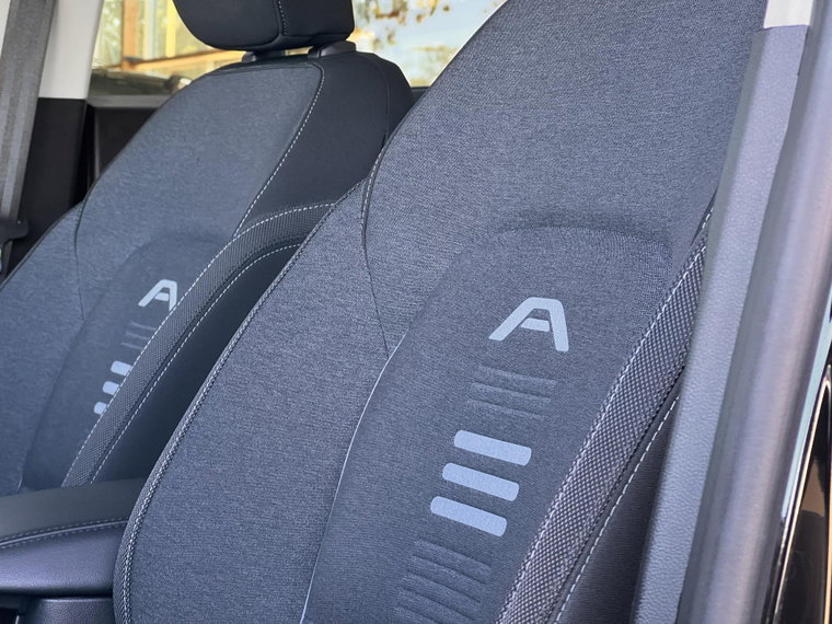 Vehicle Image 23