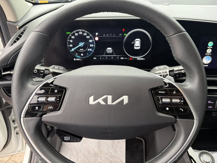 Vehicle Image 26