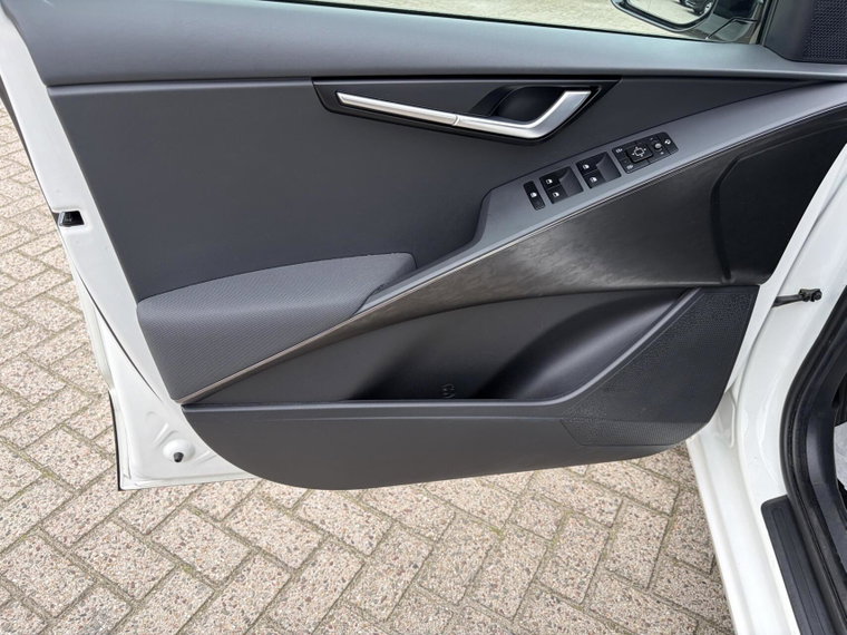 Vehicle Image 38