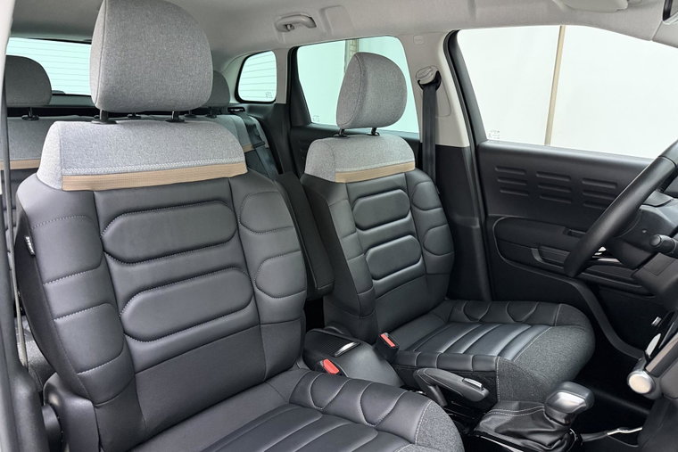 Vehicle Image 15