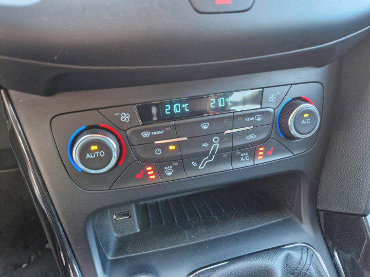 Vehicle Image 25