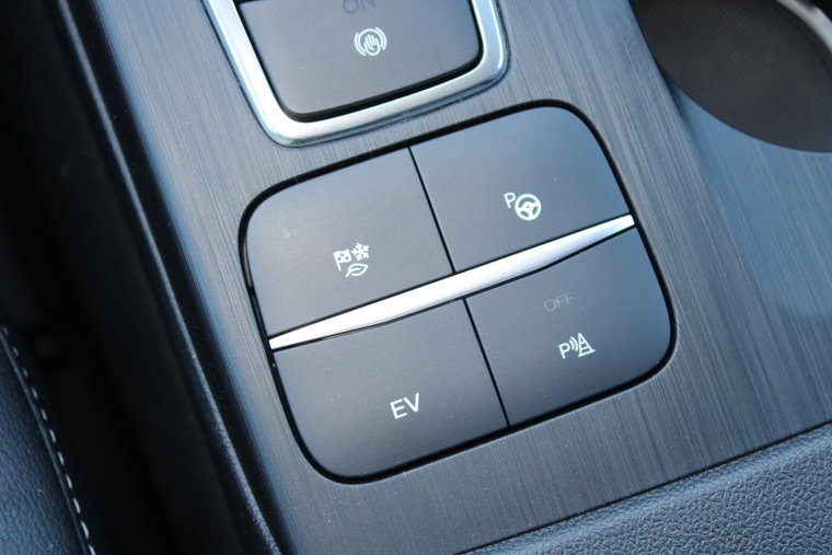 Vehicle Image 24