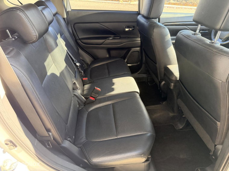 Vehicle Image 23