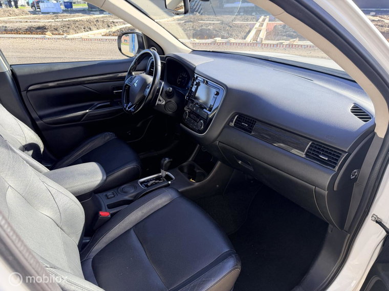 Vehicle Image 24