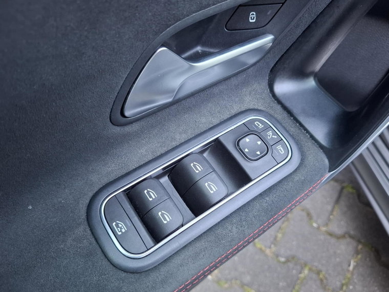 Vehicle Image 27