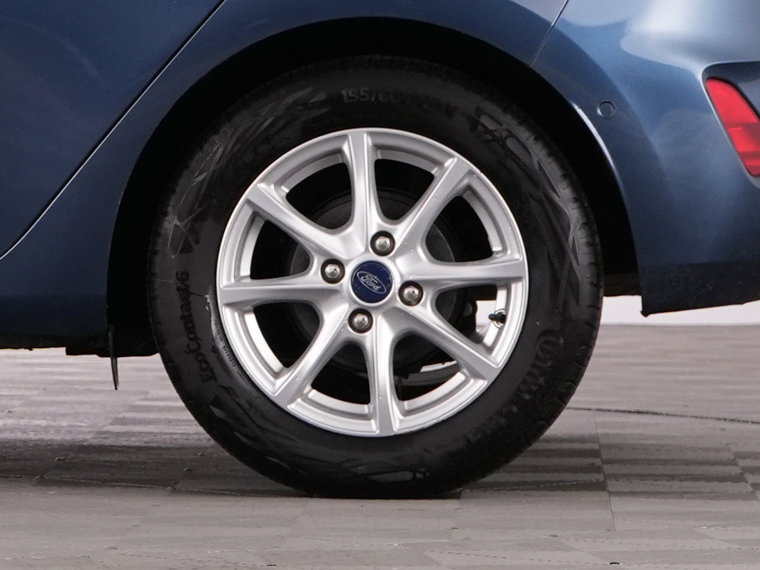 Vehicle Image 38