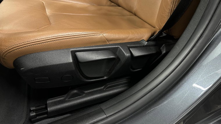Vehicle Image 33