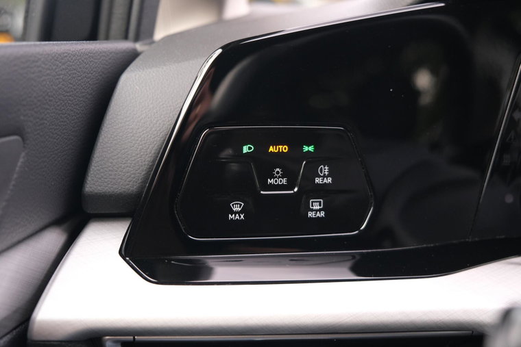 Vehicle Image 32