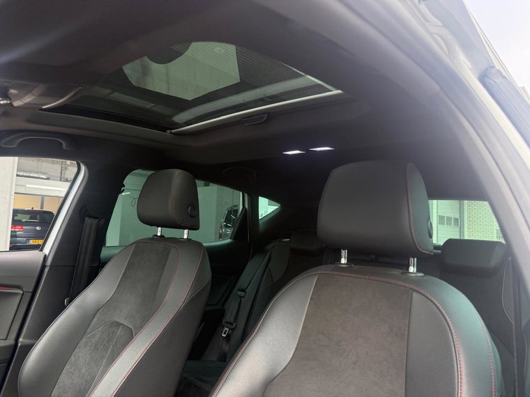 Vehicle Image 32