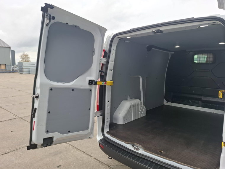 Vehicle Image 28