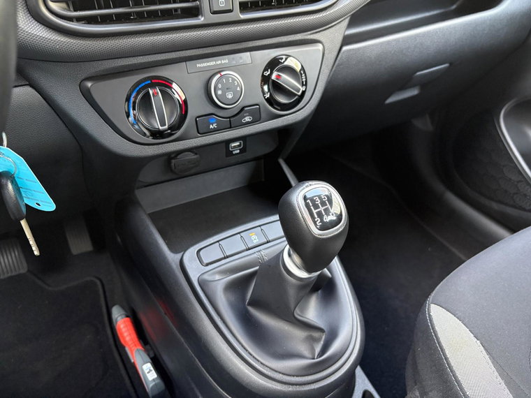 Vehicle Image 25