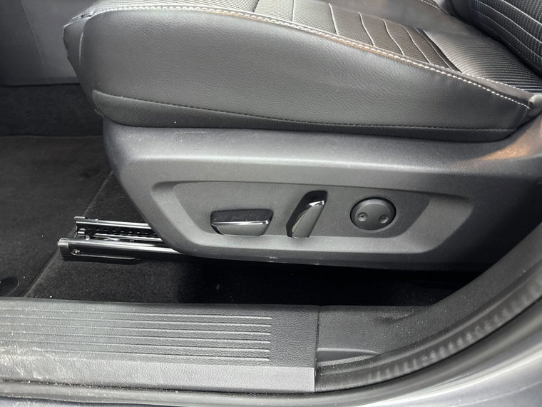 Vehicle Image 24