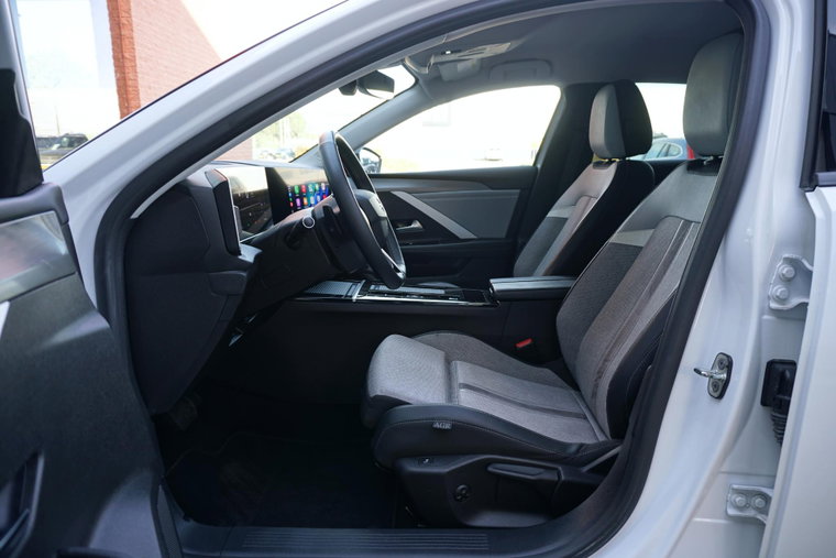 Vehicle Image 17