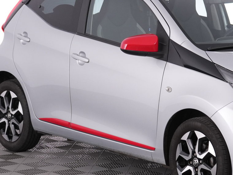Vehicle Image 30