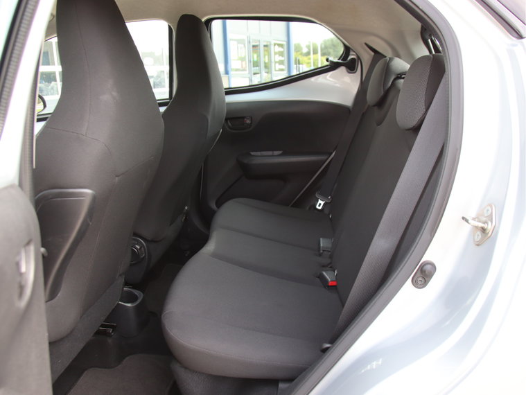 Vehicle Image 12