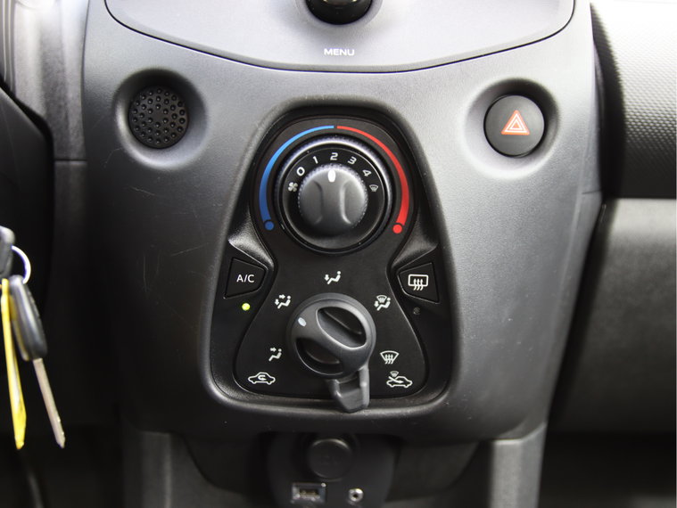 Vehicle Image 25