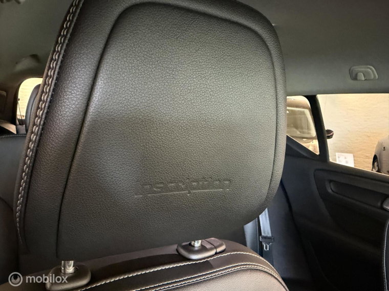 Vehicle Image 28
