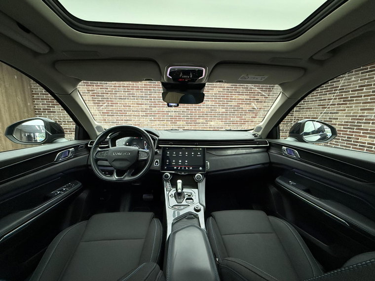 Vehicle Image 9
