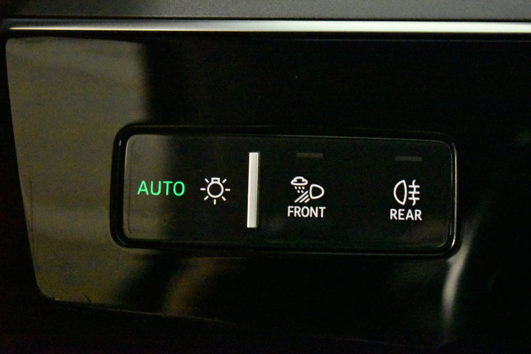 Vehicle Image 25