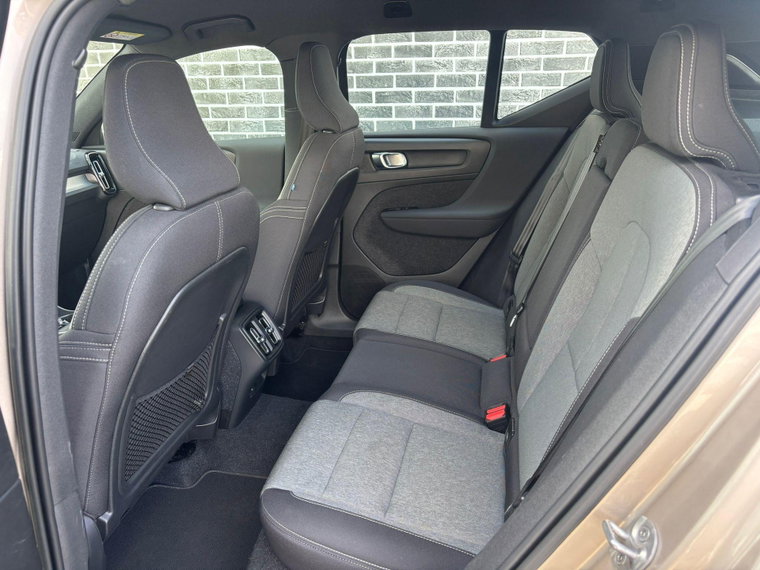 Vehicle Image 37