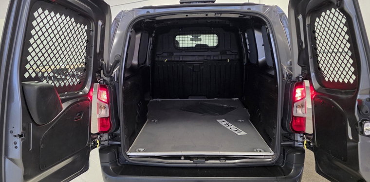 Vehicle Image 8