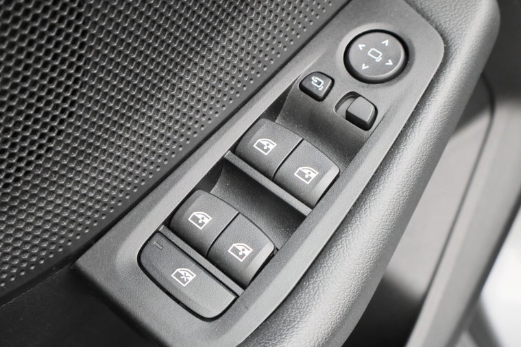 Vehicle Image 25