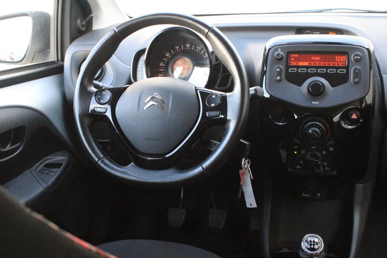 Vehicle Image 14
