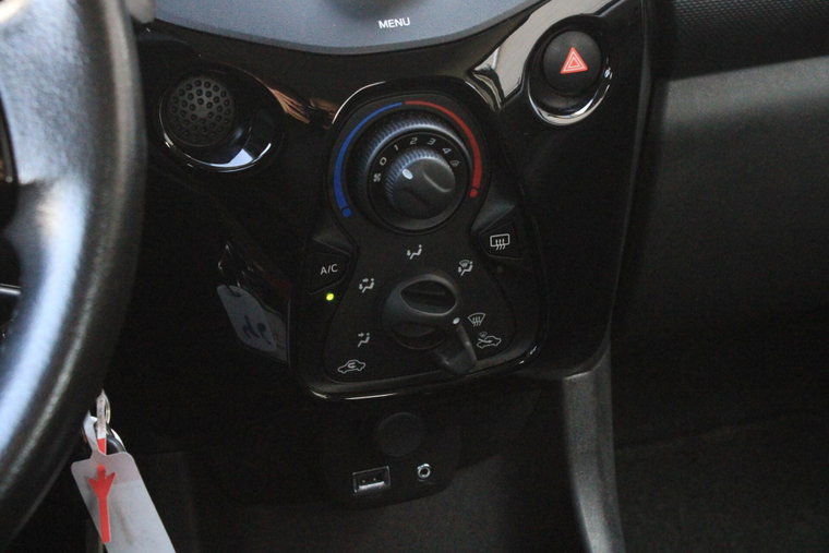 Vehicle Image 16