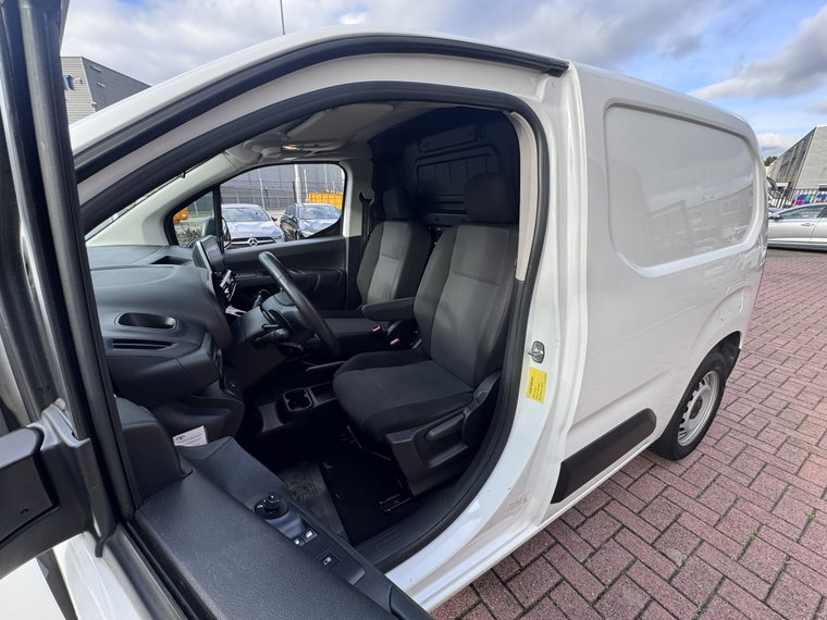 Vehicle Image 22