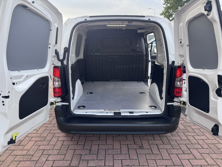 Vehicle Image 24