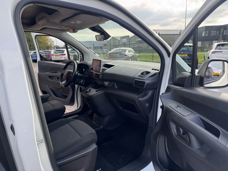 Vehicle Image 28