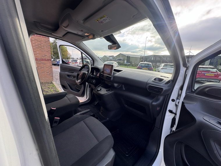 Vehicle Image 30