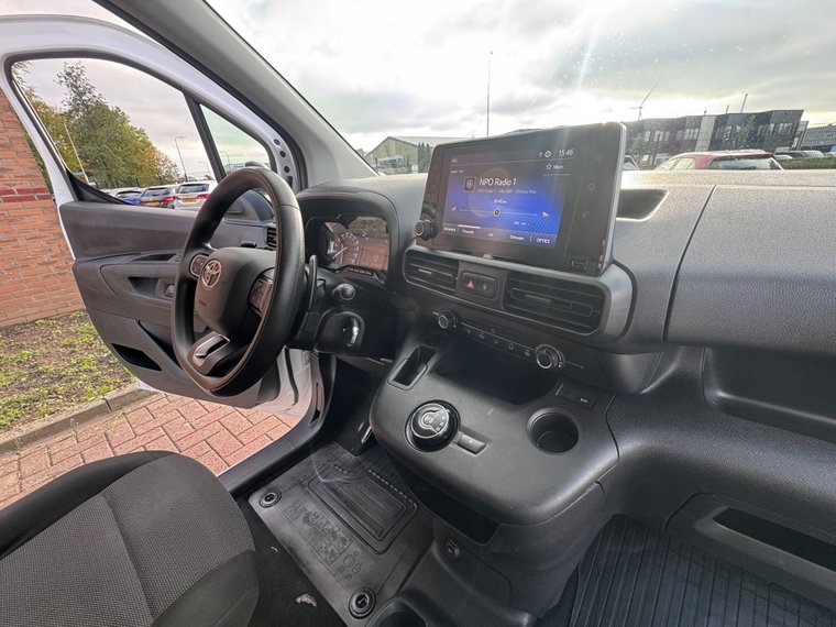 Vehicle Image 32