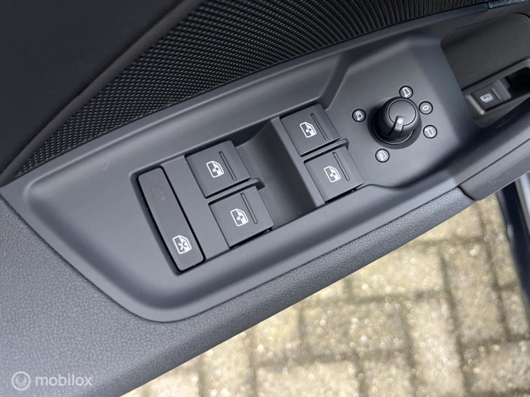 Vehicle Image 24