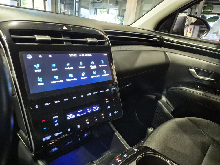 Vehicle Image 32